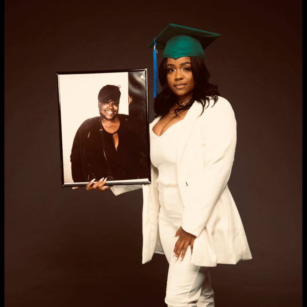 Meet your Posher, Alexis